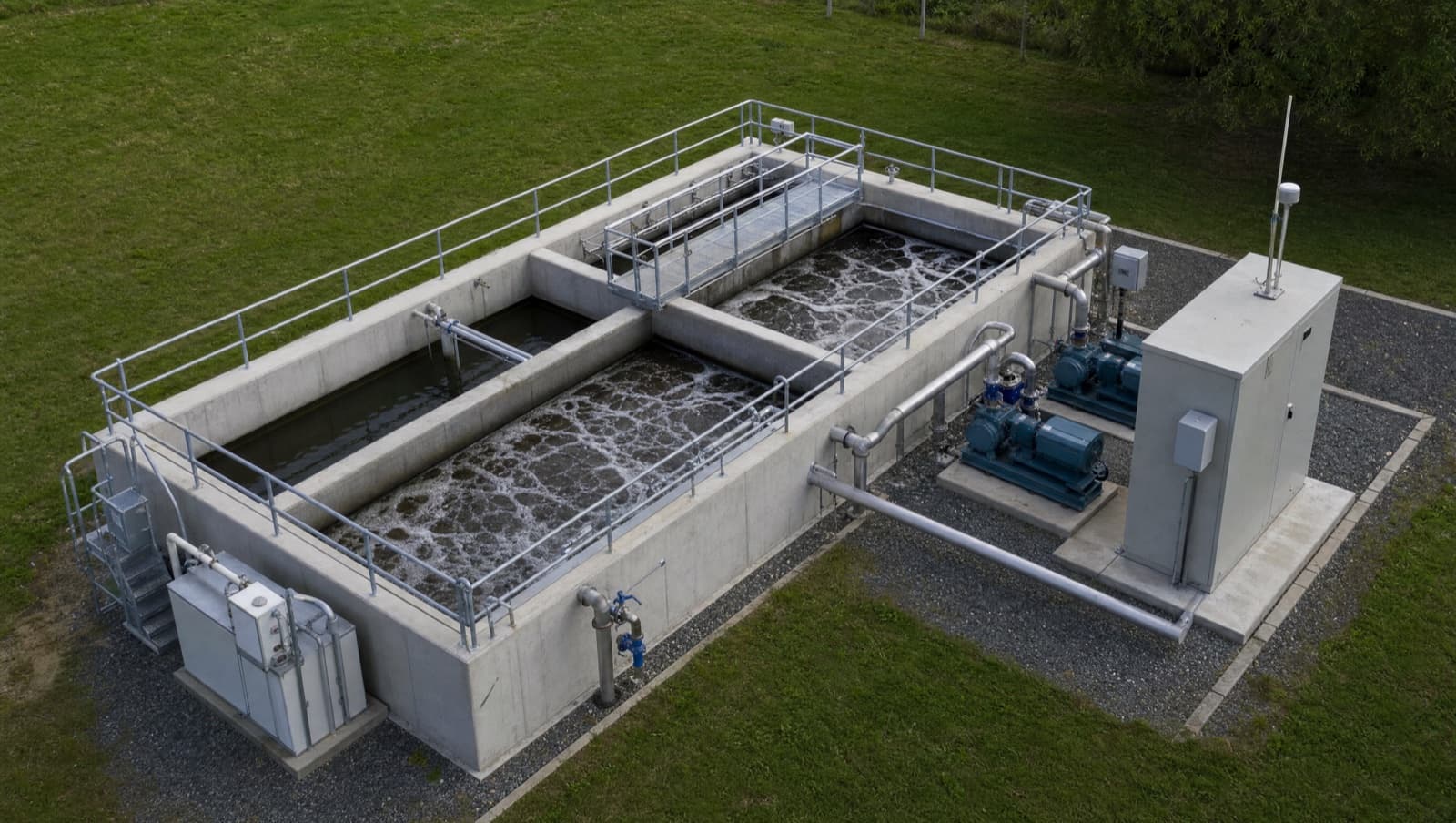 BMS for Sewage Treatment Plants: Process Control, Compliance Monitoring, and Remote Operation