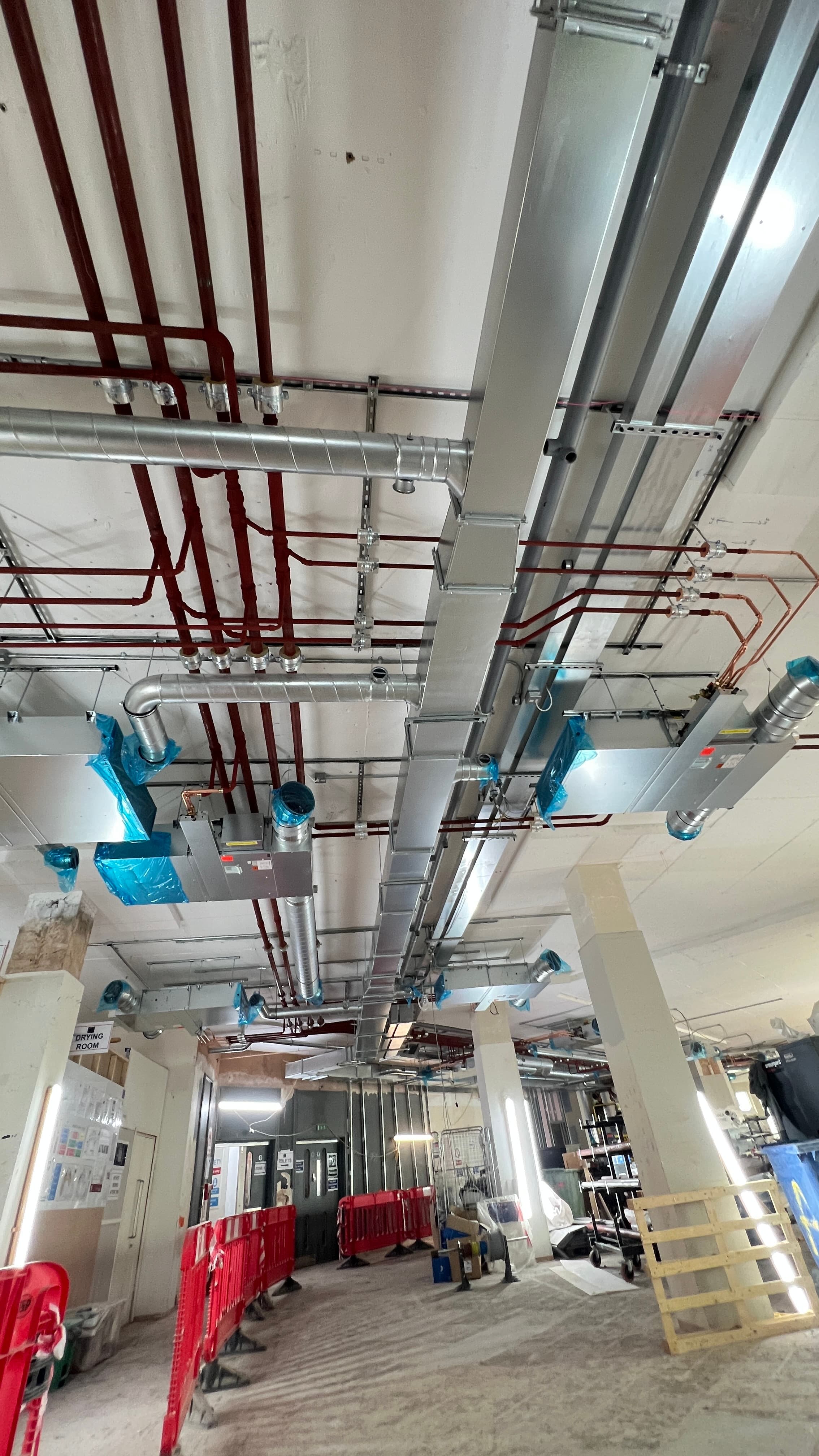 Ceiling void at 1 Stephen Street showing cable trays, FCUs, steel conduit and ductwork runs