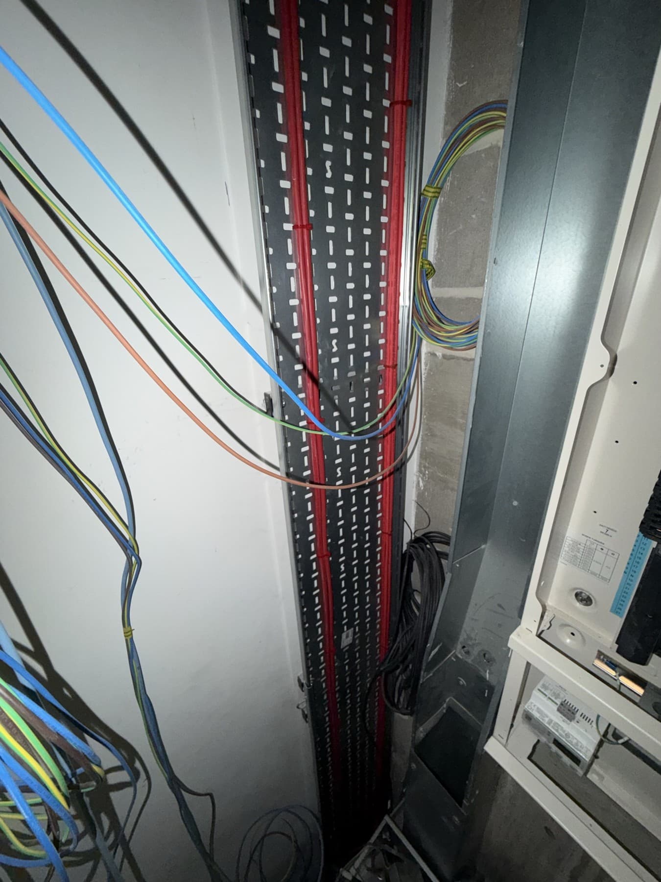 FP200 fire-rated cabling on new containment