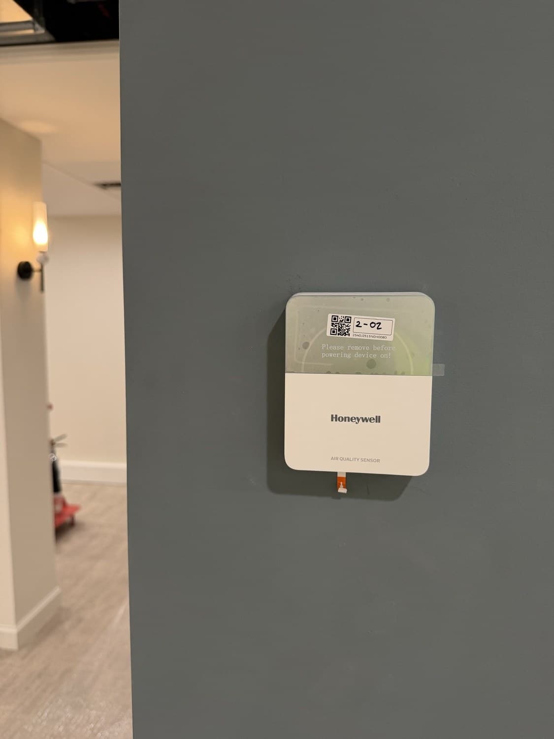 Honeywell indoor air-quality sensor monitoring temperature, CO₂, humidity, PM2.5 and TVOC