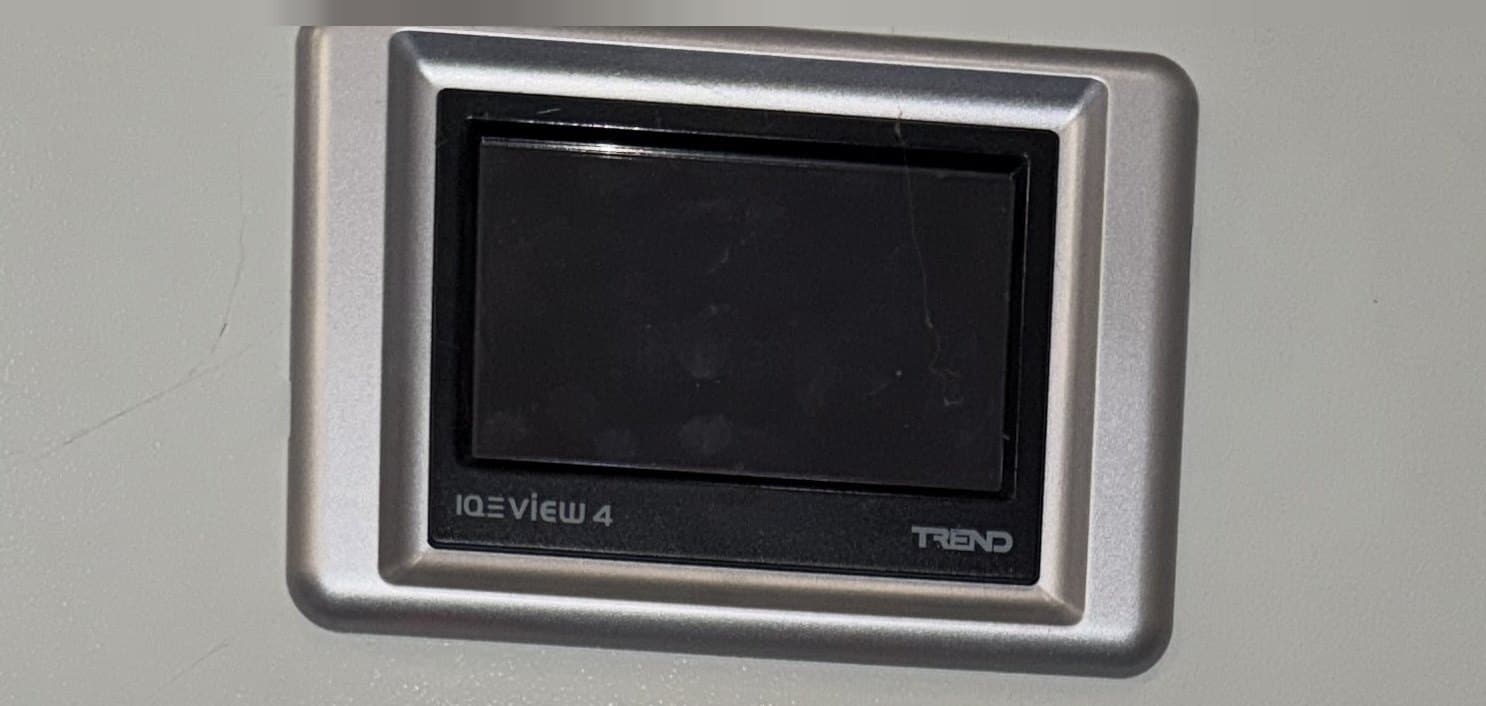 Trend IQView4 Not Powering Up: Tracing a Dead BMS Display to a Failed UPS