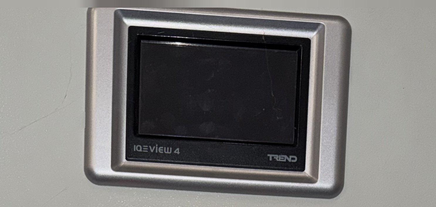Trend IQView4 not powering up — blank BMS display on the control panel fascia