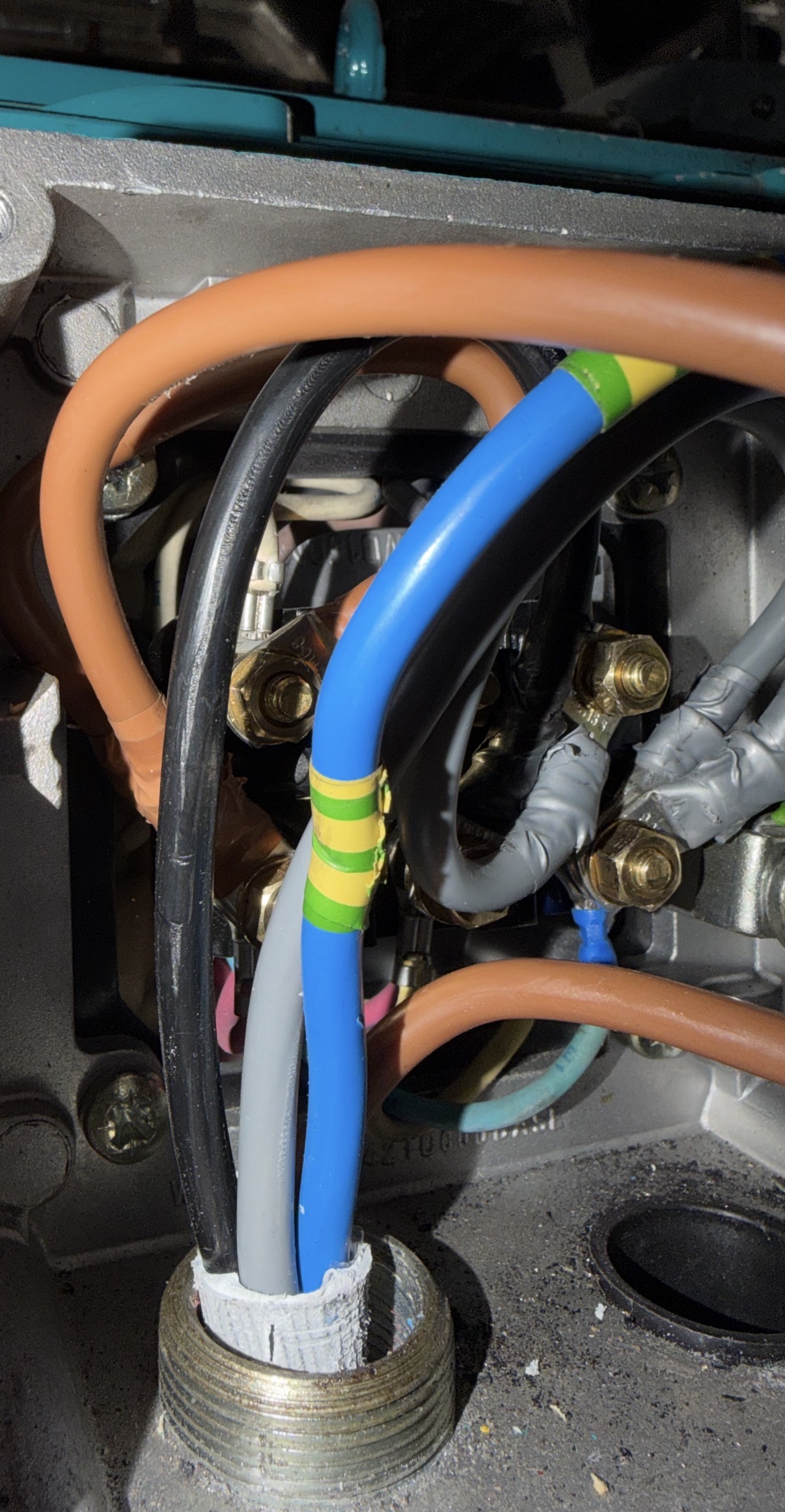 Motor terminal box with the delta links restored and the motor supply cores reconnected through the gland