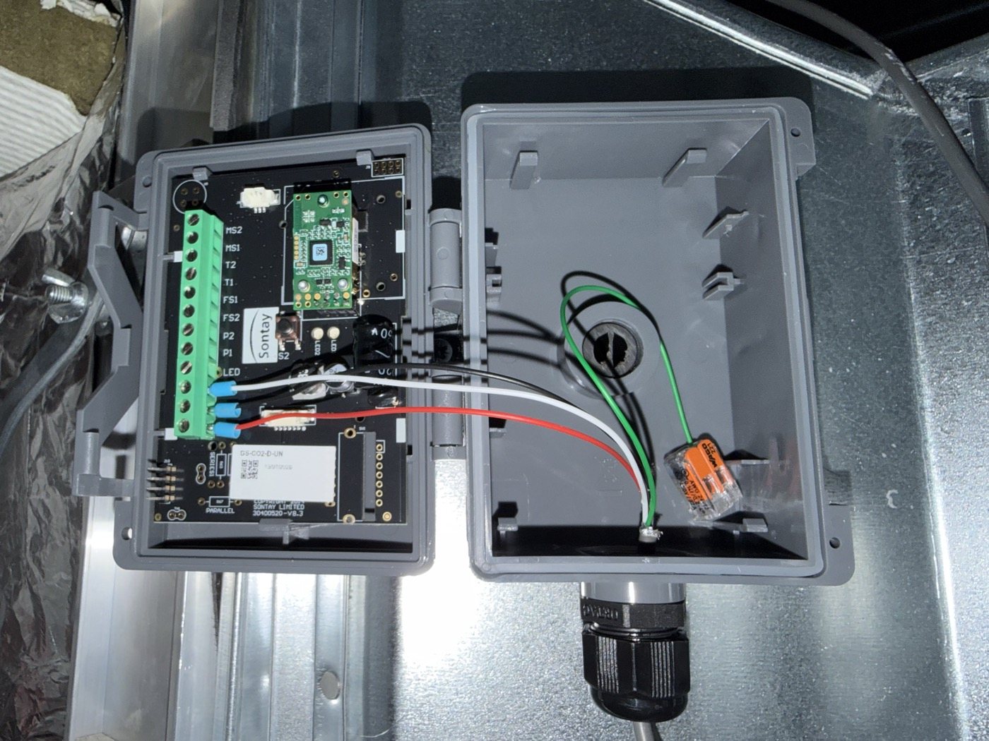 Sontay duct CO2 sensor wiring: three-wire connection with the spare green core isolated in a lever connector