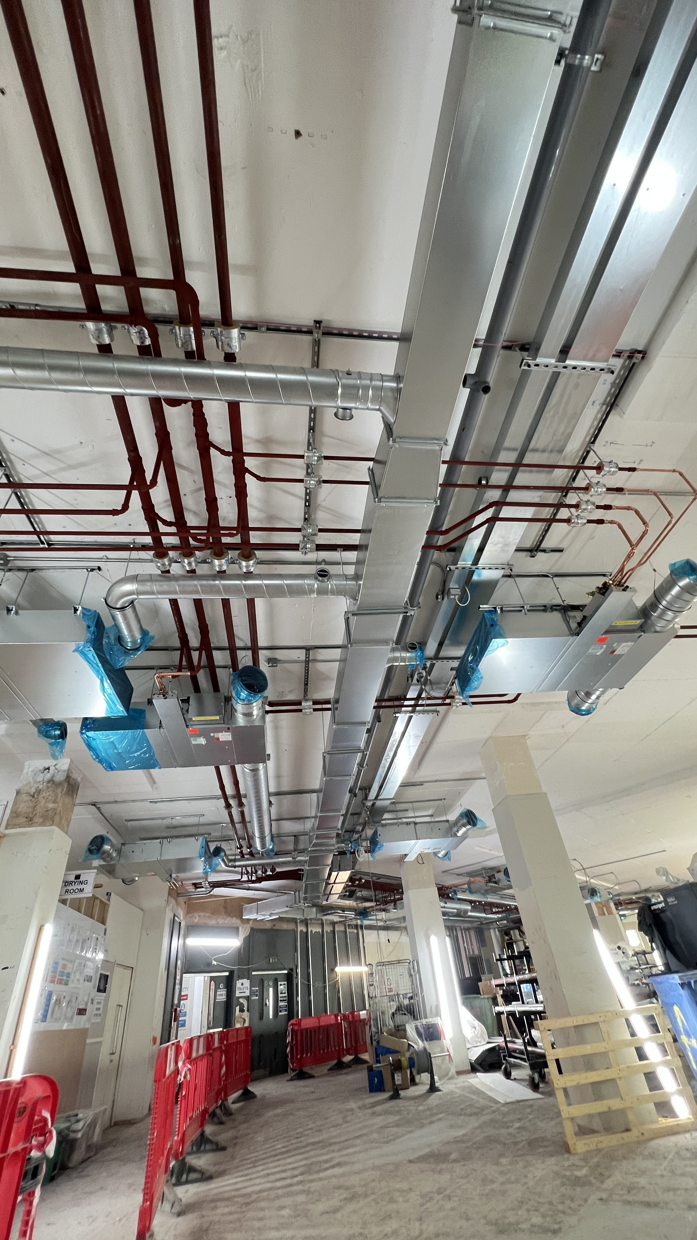 Ceiling void at 1 Stephen Street showing cable trays, FCUs, steel conduit and ductwork runs